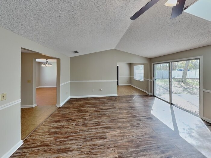 Building Photo - 2626 Pinewood Blvd
