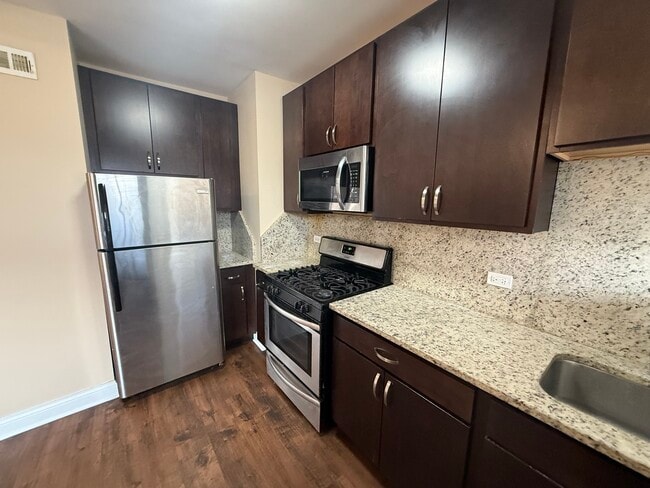 Building Photo - 4454 W Diversey Ave