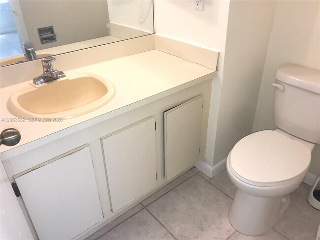 Building Photo - 6796 Palmetto Cir S