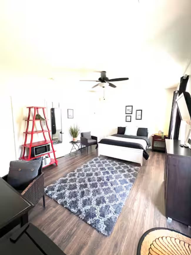 Building Photo - Beautiful 3 bedroom, 3 1/2 bathroom townhome in Tarrant Trace