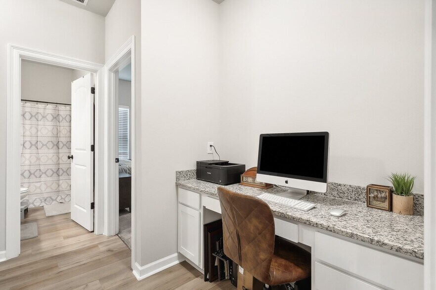 Building Photo - 60341 Sunset Oak Blvd