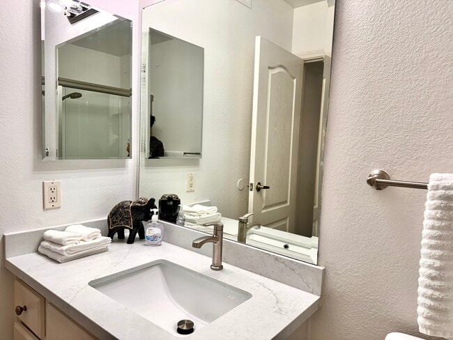 Building Photo - 12035 Alta Carmel Ct