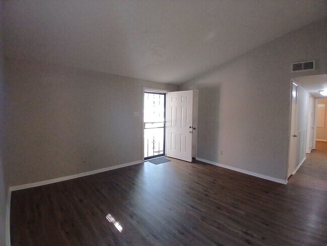 Building Photo - Completely renovated 4 Bedroom, 1.5-Bath |...