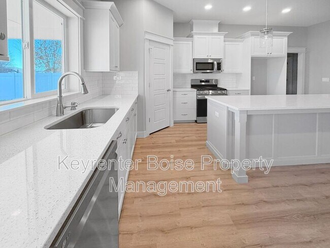 Building Photo - 74 S Ravine Way