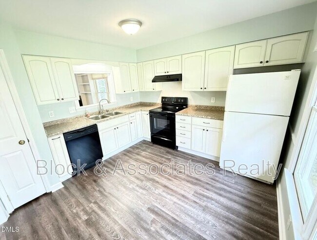 Building Photo - 6400 Meadow View Dr