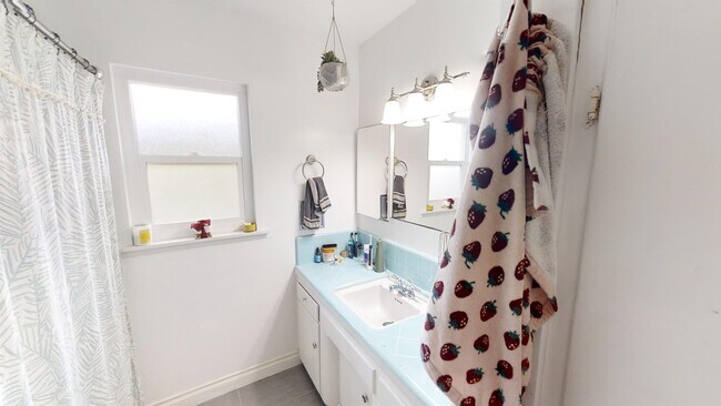 Building Photo - 4985 Curry Dr