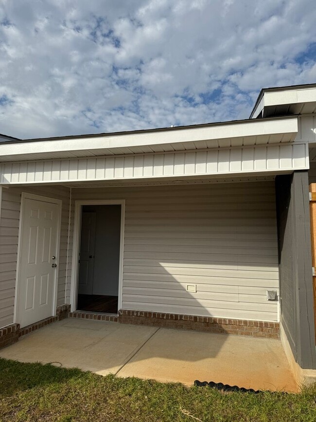 Building Photo - 215 Charleston Dr