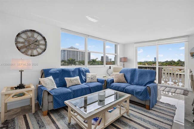 Building Photo - 3113 S Ocean Dr