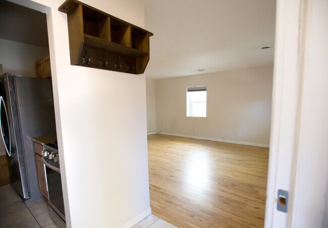 Entry way to living room - 4029 Wyandot St