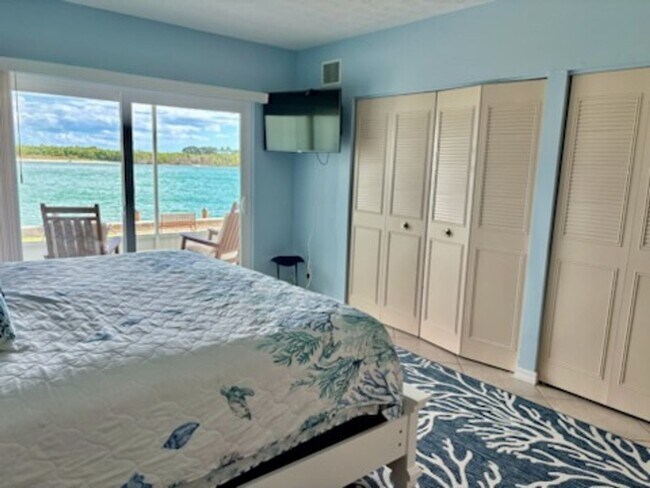 Building Photo - Marco Towers