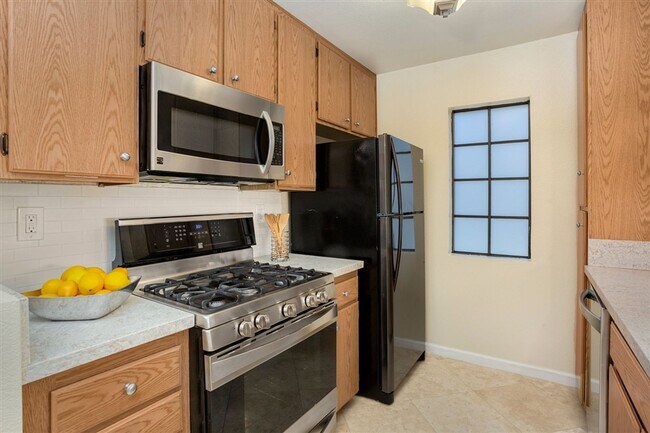 Building Photo - Upgraded Rancho Penasquitos 2 Bedroom at T...