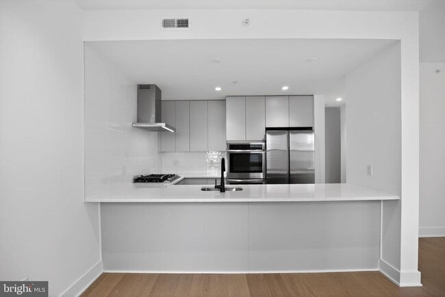 Building Photo - 635 N 7th St