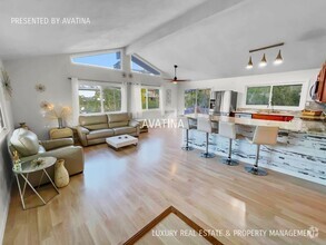 Building Photo - 1389 Nanialii St