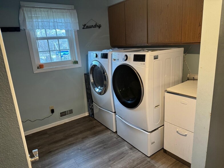 Building Photo - W174N5125 Mulberry Ln