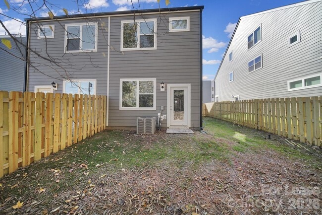 Building Photo - 2432 Arty Ave