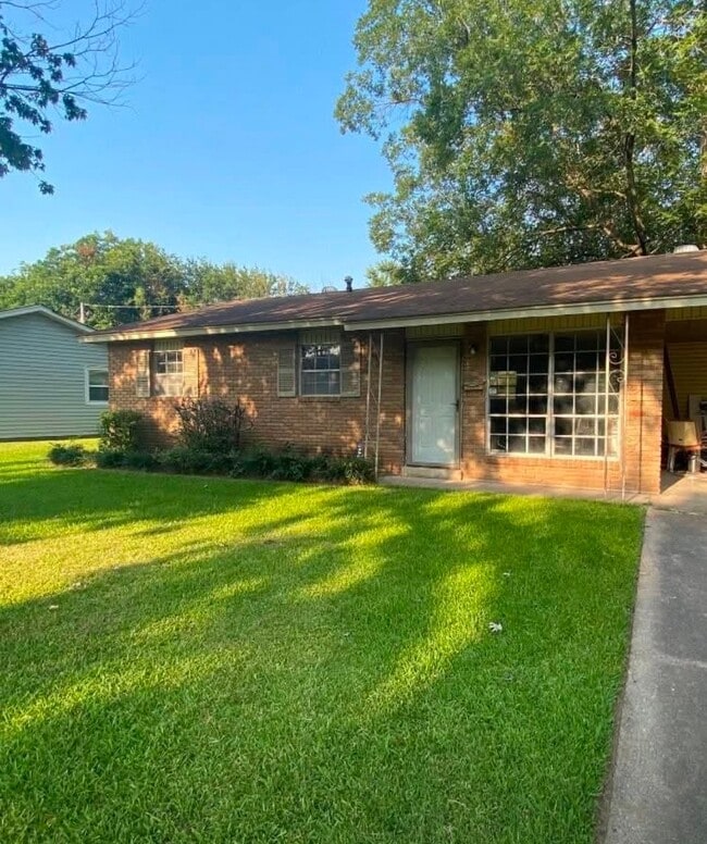 Building Photo - 1303 Boston Dr