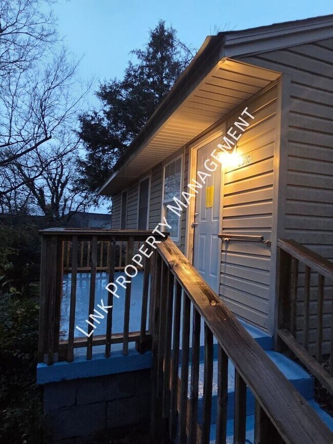 Building Photo - 2310 N Chamberlain Ave