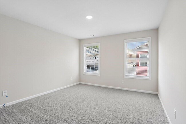 Building Photo - 4096 Island View Dr