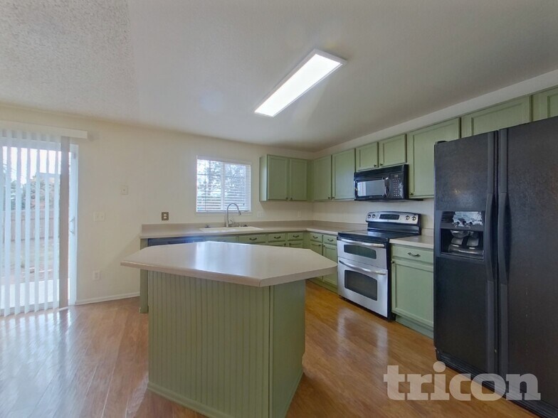 Building Photo - 5504 Vermillion Bluffs Dr