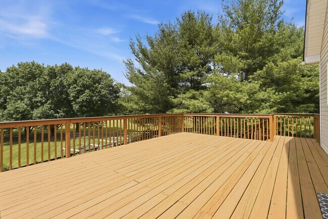 Building Photo - Experience a private retreat just beyond the city limits of Winchester where scenic beauty and re...