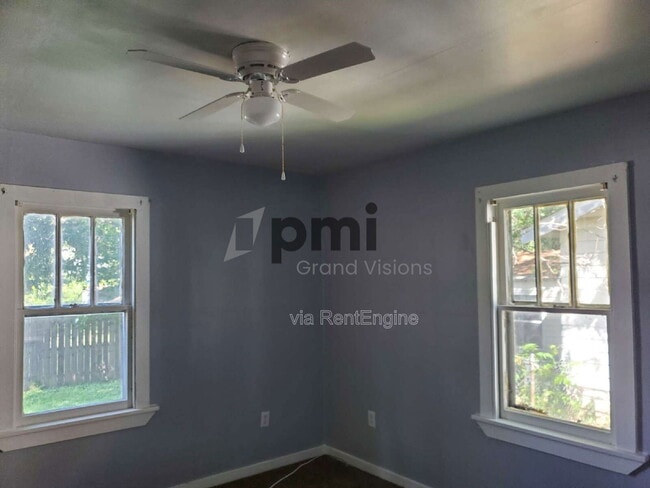 Building Photo - 1312 E Olive St