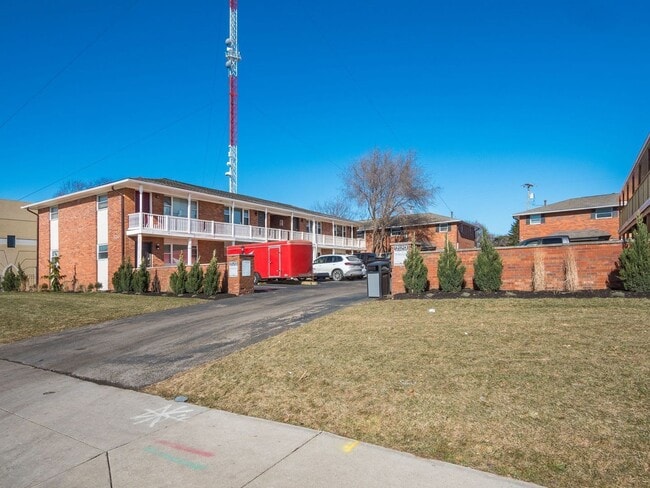 Building Photo - 554 Riverview Dr