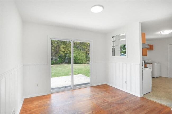 Building Photo - 3075 Stratford Arms Dr
