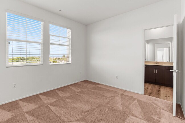 Building Photo - 1205 Calle Seabass