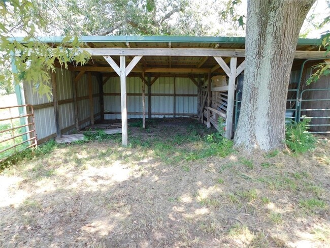 Building Photo - 1465 Country Rd