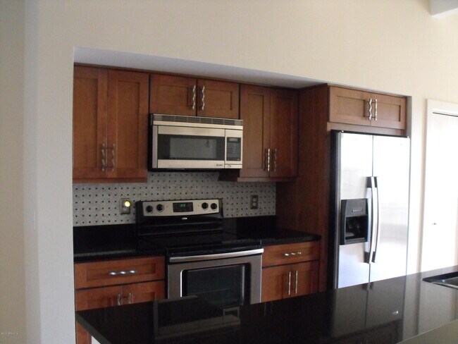 Building Photo - 1661 Riverside Ave