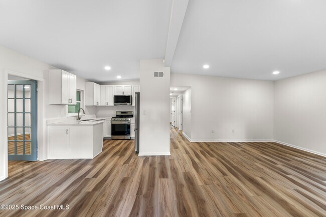 Building Photo - 34 W Azalea Cir