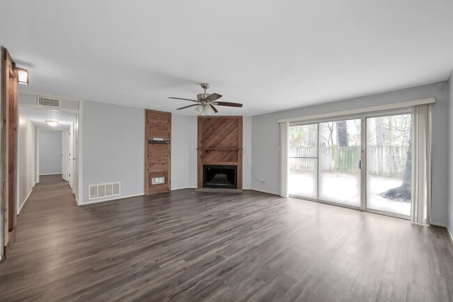 Building Photo - 83 Marabou Pl