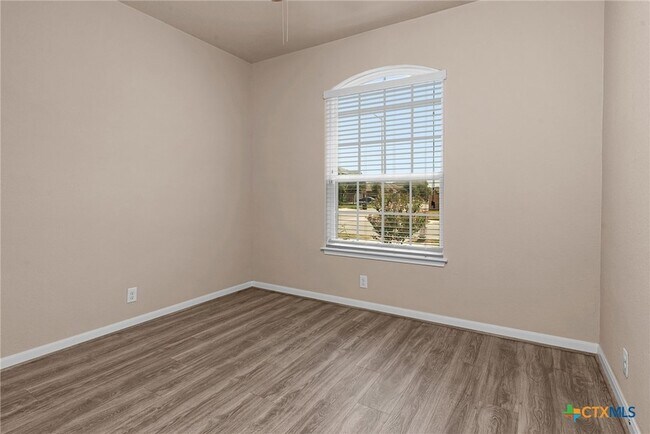 Building Photo - 481 Centinela St