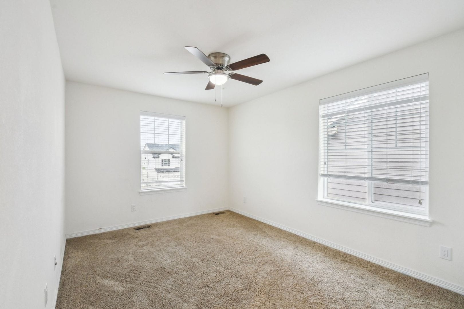 Building Photo - 8910 Azalea Ct