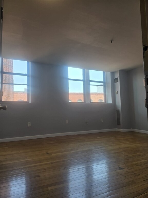 Building Photo - 501 Washington St
