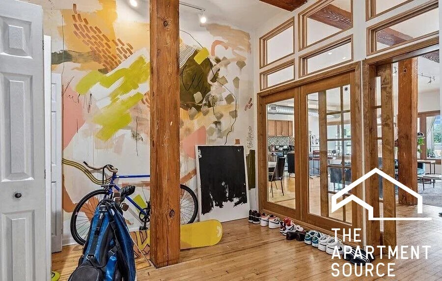 Building Photo - 2416 W North Ave