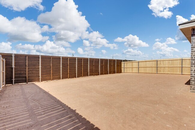 Building Photo - 6333 Poppy Dr