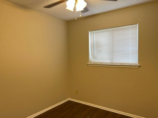 Building Photo - 205 Beverly Dr