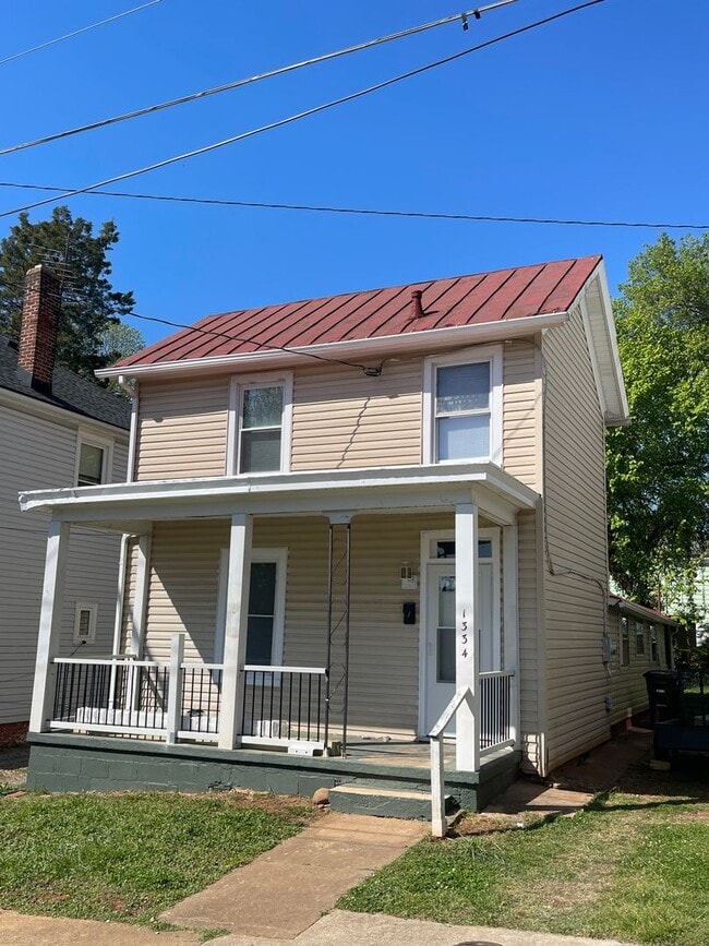 Building Photo - Single Family 3 Bedroom