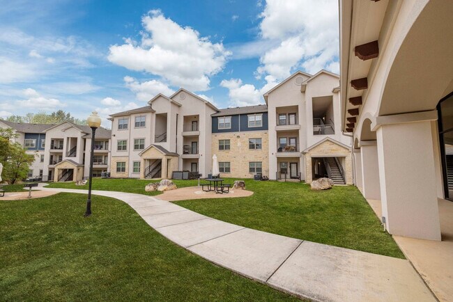 Building Photo - 5511 Pecan Spgs Rd