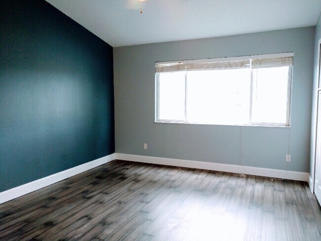 Building Photo - 211 Countryside Key Blvd