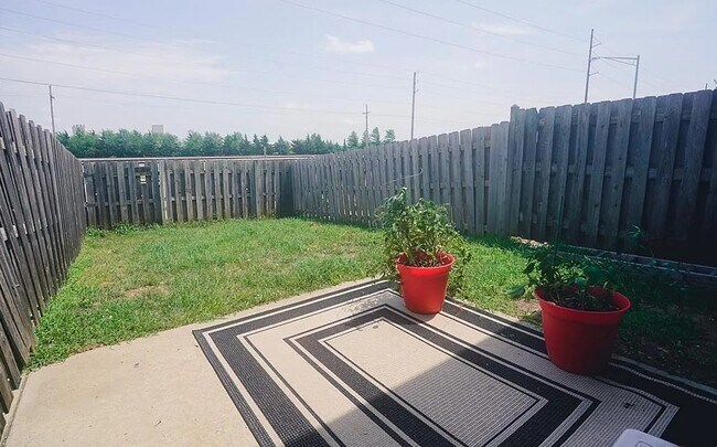 Building Photo - 853 E 167th Ct