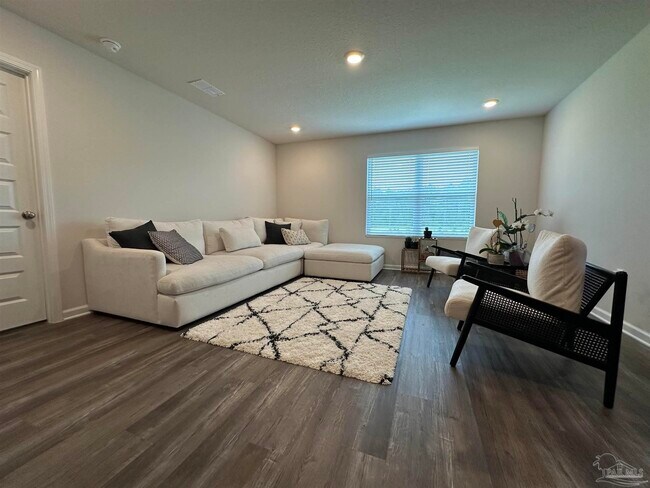 Building Photo - 4014 Whitetail Ln