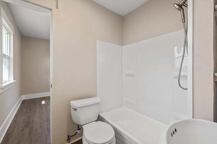 Building Photo - 1610 Division St