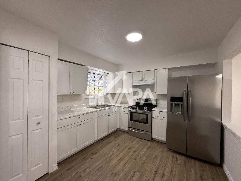 Building Photo - 13535 Coleridge St