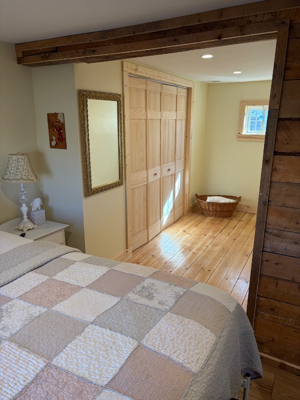 Building Photo - 613 Main St