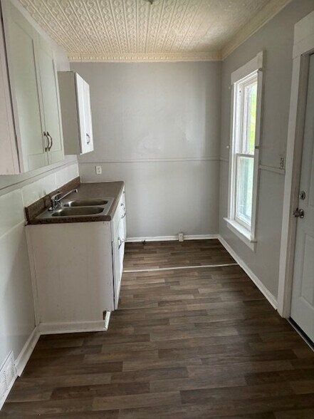 Building Photo - 625 3rd St