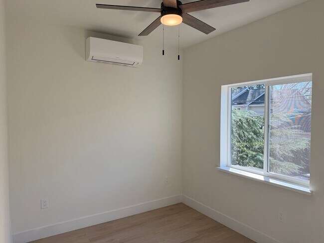 Building Photo - New 600 Sqft. 2 Bedroom 1 Bath Condo in Downtown Sacramento