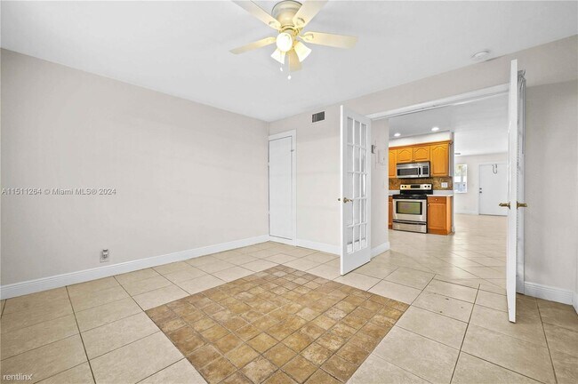 Building Photo - 3 br, 2 bath House - 2175 NE 56th St Apt 110