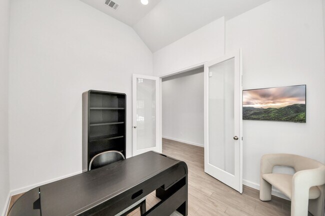 Building Photo - 11210 Burgus Farm Rd